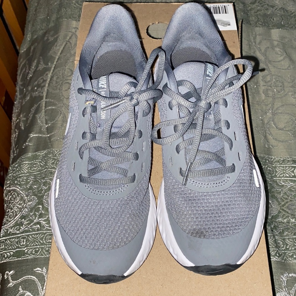 Nike Revolution 5